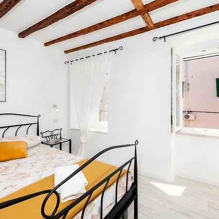 Apartment De Amicis